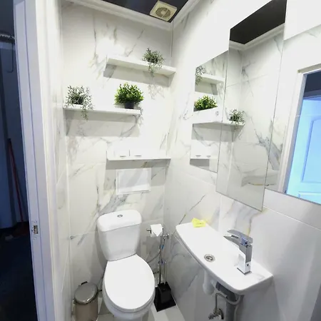 Cultural Center, Up To 4ppl, Self Check-in * ריגה